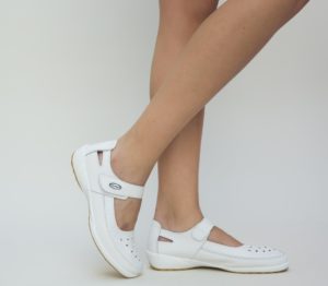 Grafting calculate Suri Pantofi de zi albi fara toc cu bareta cu scai realizati din piele perforata  Confort – Pantofi.Talya.ro