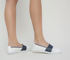 Pantofi de primavara albi casual Digio intr-un design slip-on cu talpa plata