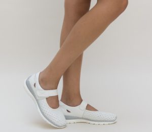Pantofi fara toc albi de primavara cu design de tip slip-on prevazuti cu scai Domiro