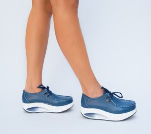 Pantofi dama casual albastri din piele naturala Heliade prevazuti cu o platforma inalta de 4cm