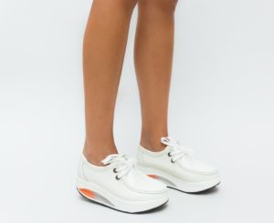 Pantofi dama casual albi din piele naturala Heliade prevazuti cu o platforma inalta de 4cm