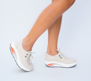 Pantofi dama casual bej din piele naturala Heliade prevazuti cu o platforma inalta de 4cm