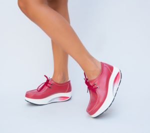 Pantofi dama casual rosii din piele naturala Heliade prevazuti cu o platforma inalta de 4cm