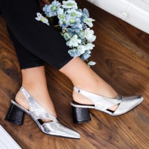 Pantofi office de ocazie argintii cu toc gros si mic prevazuti cu decupaje laterale Vanami